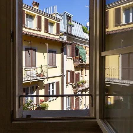 Urban Retreat - Isola District Apartment