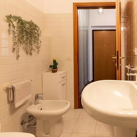 Urban Retreat - Isola District Apartament *